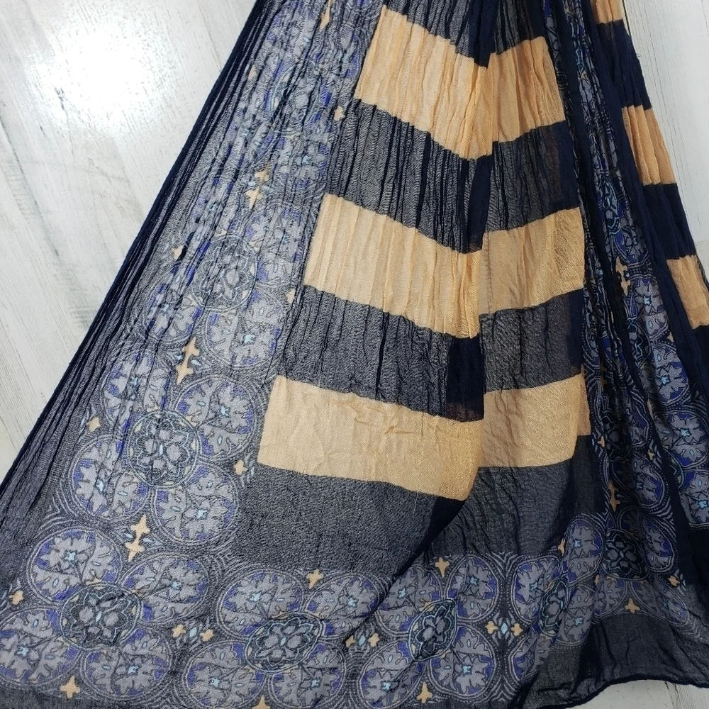 unbranded navy blue and tan light weight scarf